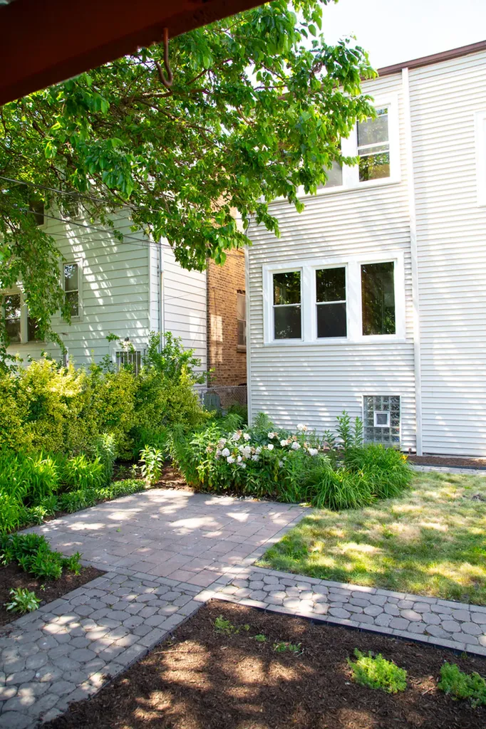 4727 West Schubert Avenue Chicago IL 60639
