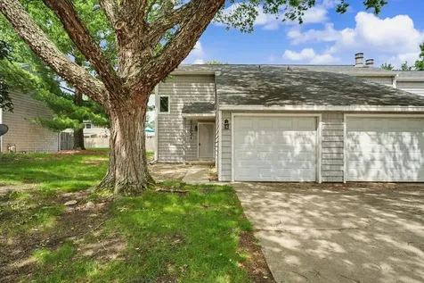 1931 Blackthorn Drive Champaign IL 61821