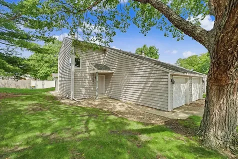 1931 Blackthorn Drive Champaign IL 61821
