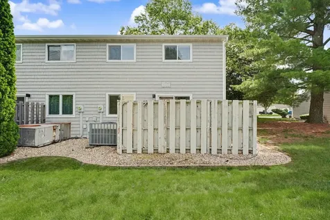 1931 Blackthorn Drive Champaign IL 61821