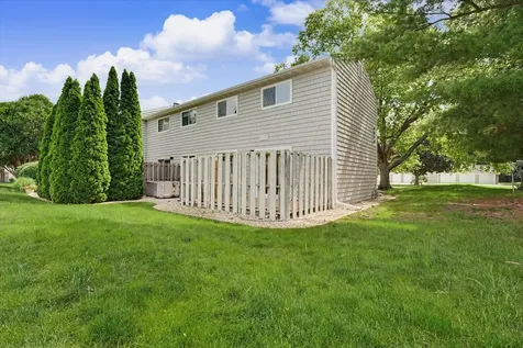 1931 Blackthorn Drive Champaign IL 61821