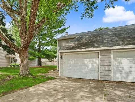 1931 Blackthorn Drive Champaign IL 61821