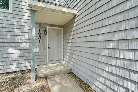 1931 Blackthorn Drive Champaign IL 61821