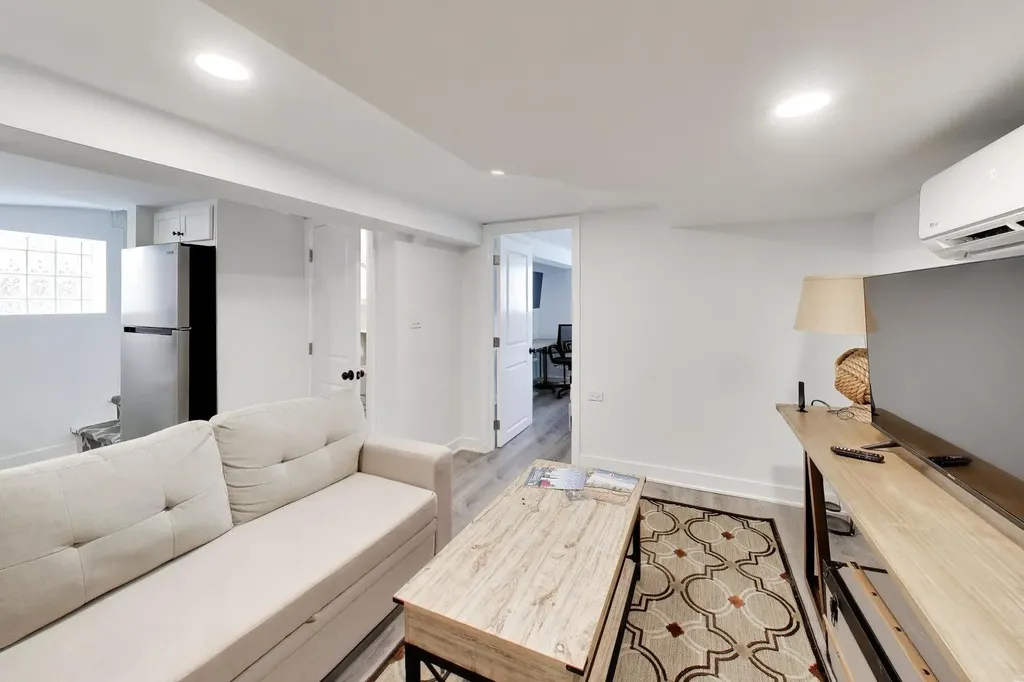 5333 West Foster Avenue Chicago IL 60630