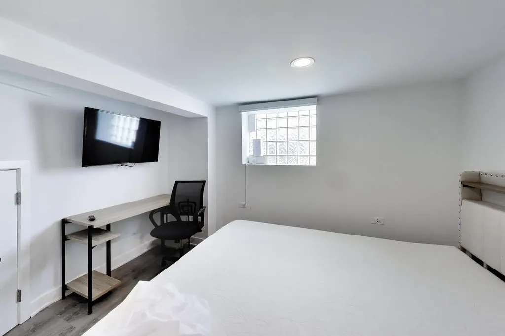 5333 West Foster Avenue Chicago IL 60630