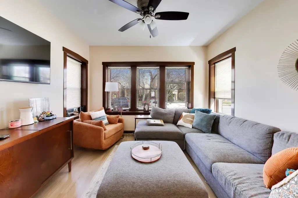 5333 West Foster Avenue Chicago IL 60630