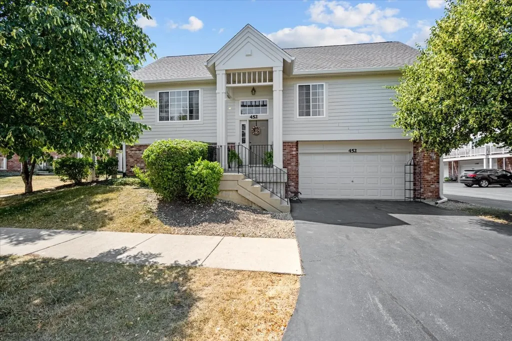 452 Churchill Drive E Elgin IL 60124