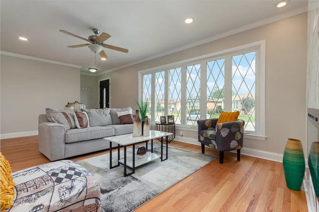 8517 West Carmen Avenue Chicago IL 60656
