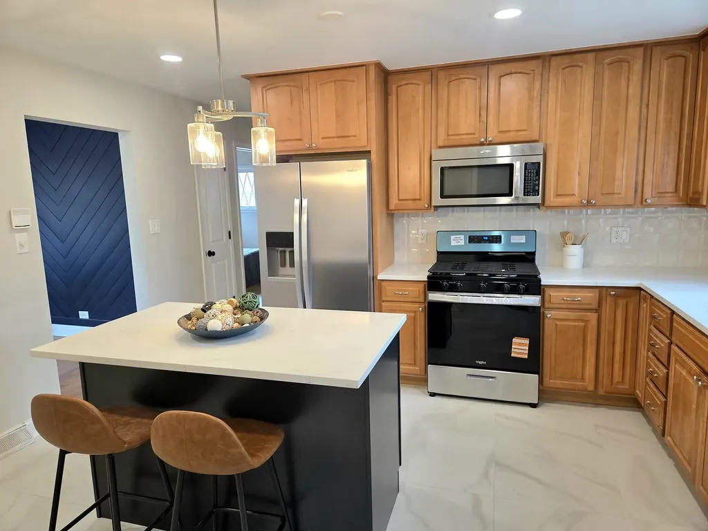 8517 West Carmen Avenue Chicago IL 60656
