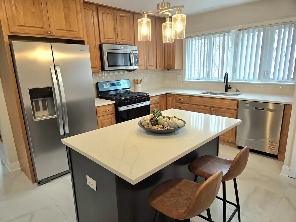 8517 West Carmen Avenue Chicago IL 60656