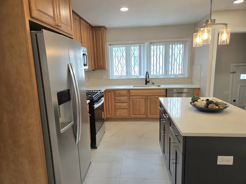 8517 West Carmen Avenue Chicago IL 60656