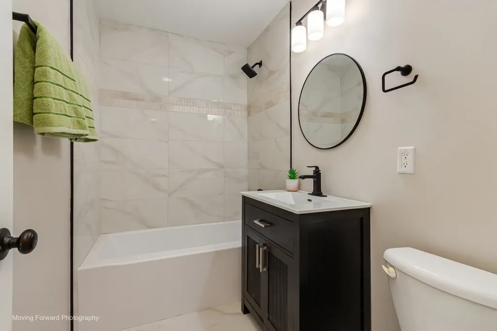 8517 West Carmen Avenue Chicago IL 60656