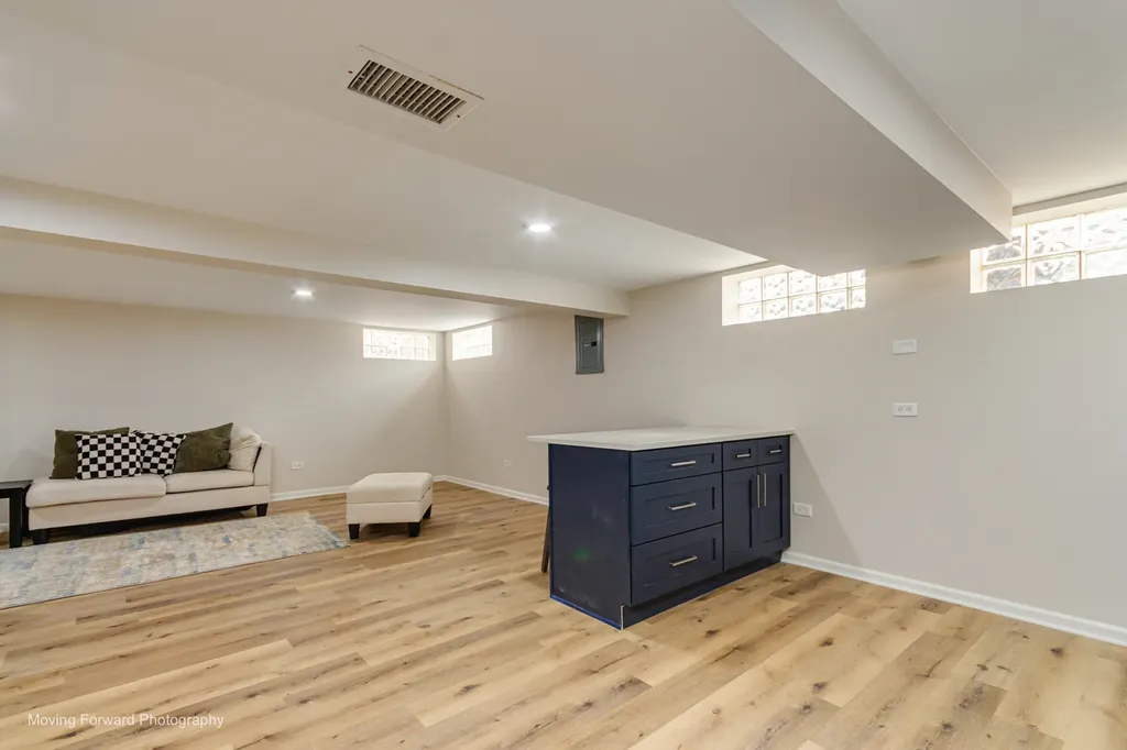 8517 West Carmen Avenue Chicago IL 60656