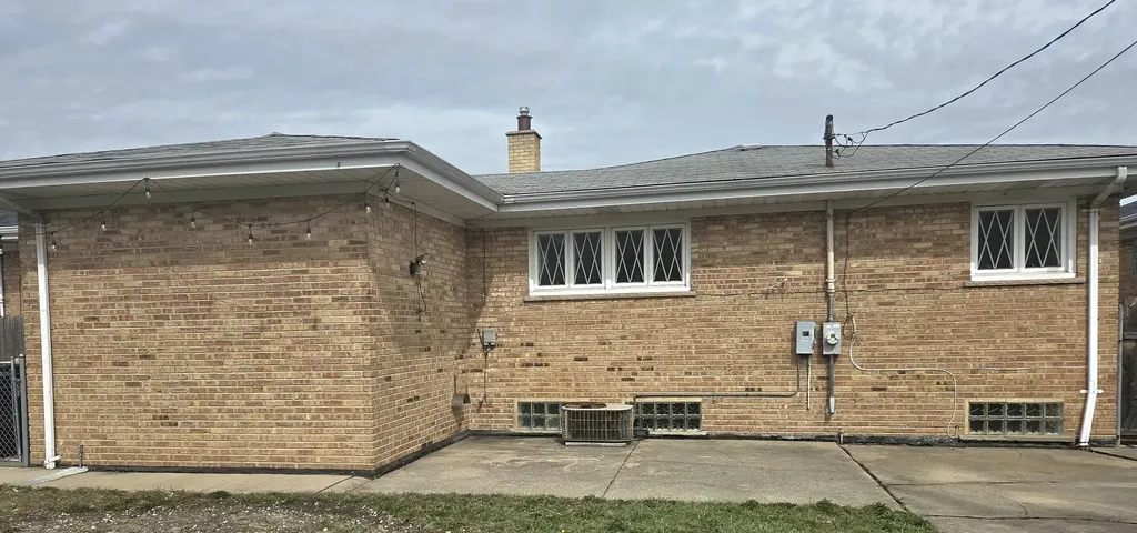 8517 West Carmen Avenue Chicago IL 60656