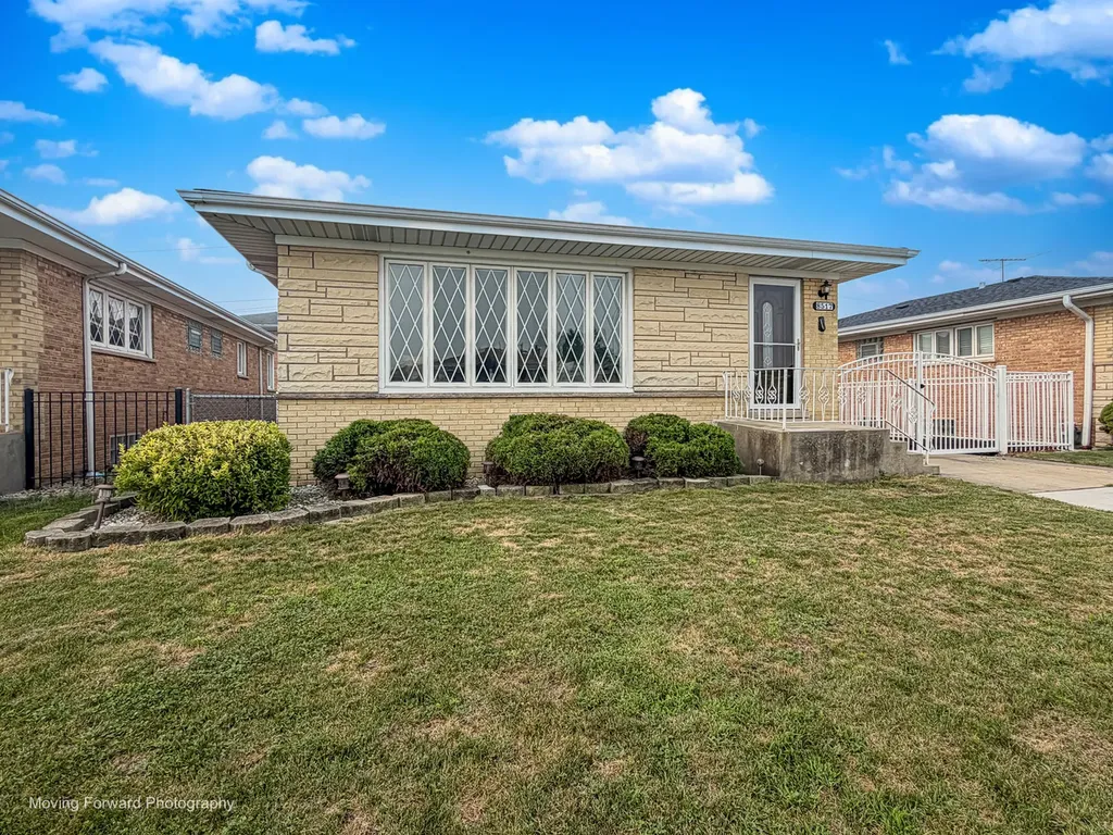 8517 West Carmen Avenue Chicago IL 60656