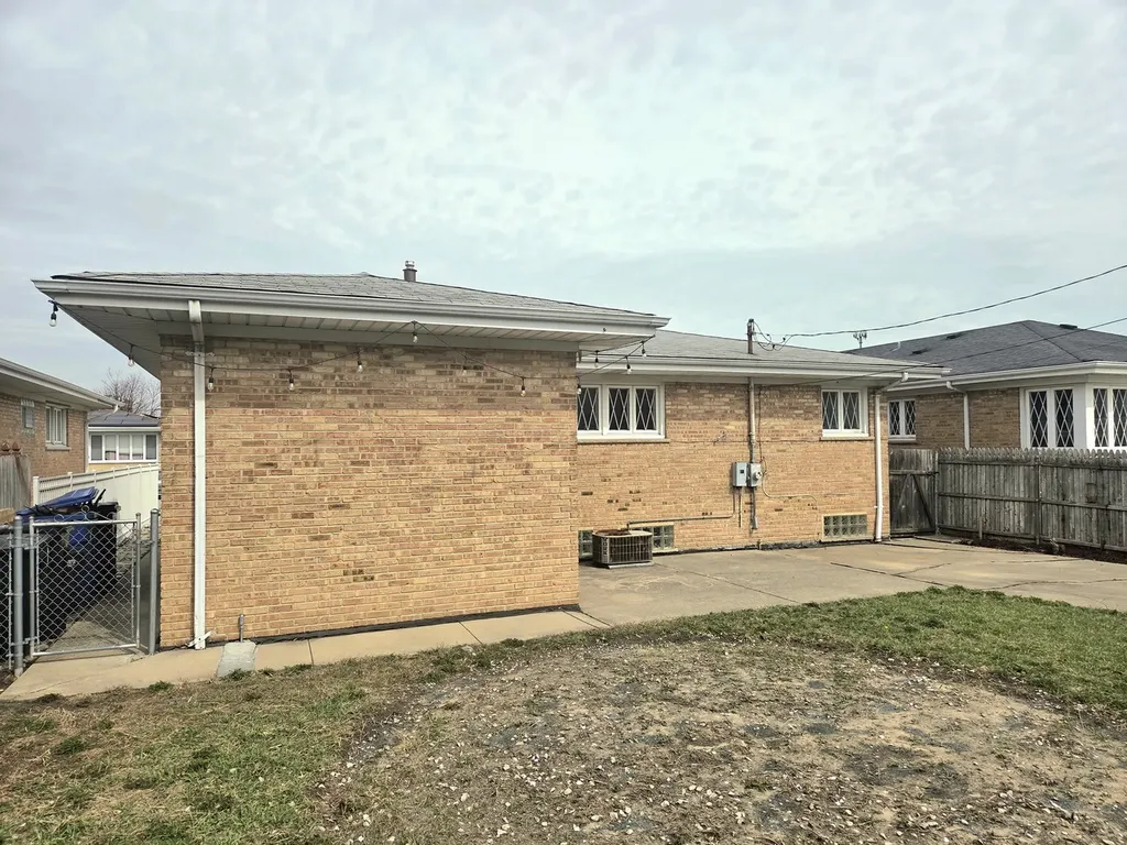 8517 West Carmen Avenue Chicago IL 60656