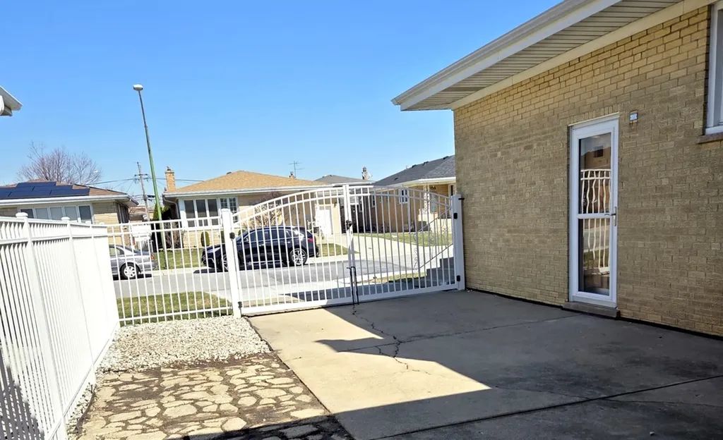 8517 West Carmen Avenue Chicago IL 60656
