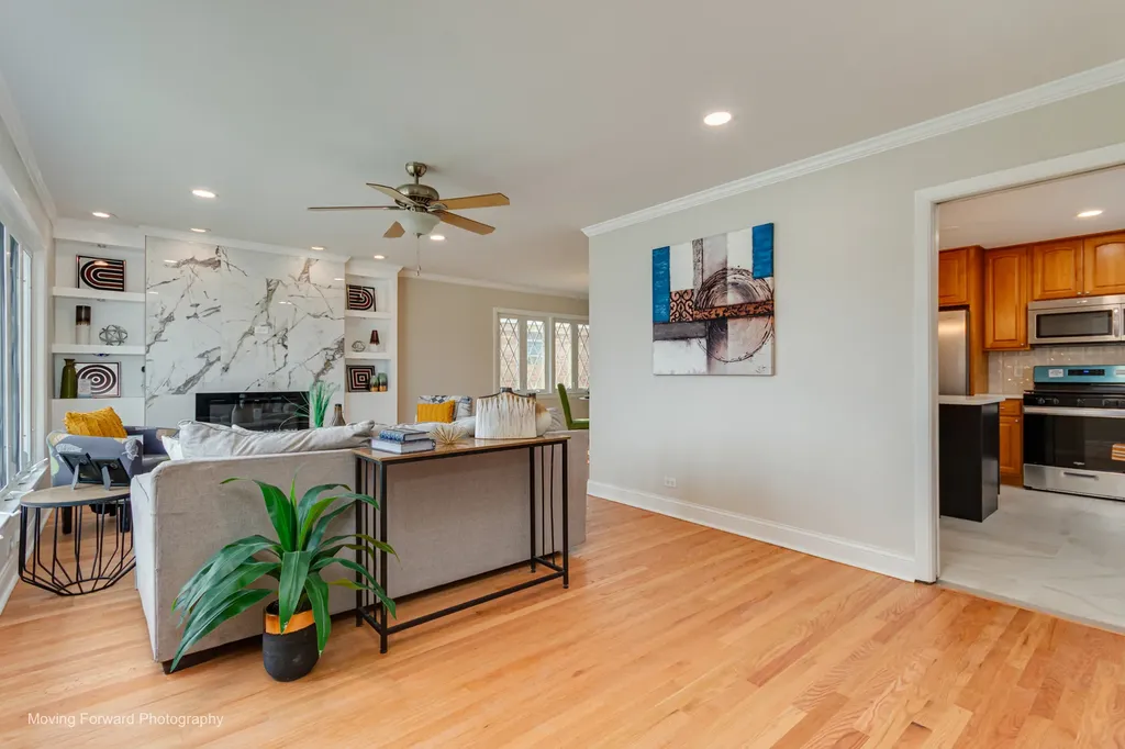 8517 West Carmen Avenue Chicago IL 60656