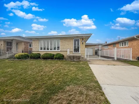 8517 West Carmen Avenue Chicago IL 60656