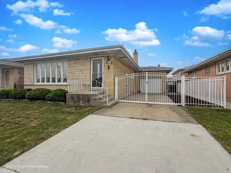 8517 West Carmen Avenue Chicago IL 60656