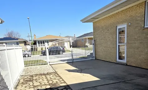 8517 West Carmen Avenue Chicago IL 60656