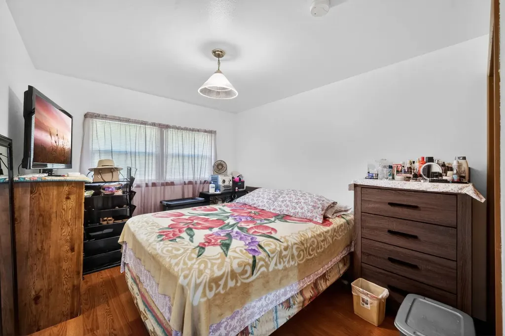 227 South Hale Street Addison IL 60101