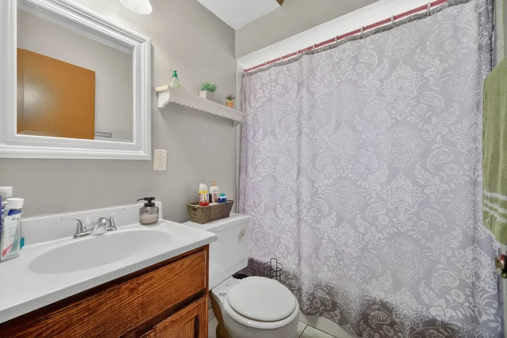 227 South Hale Street Addison IL 60101
