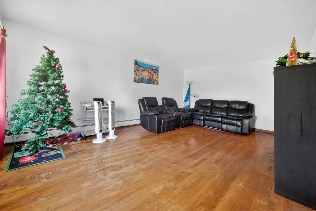 227 South Hale Street Addison IL 60101