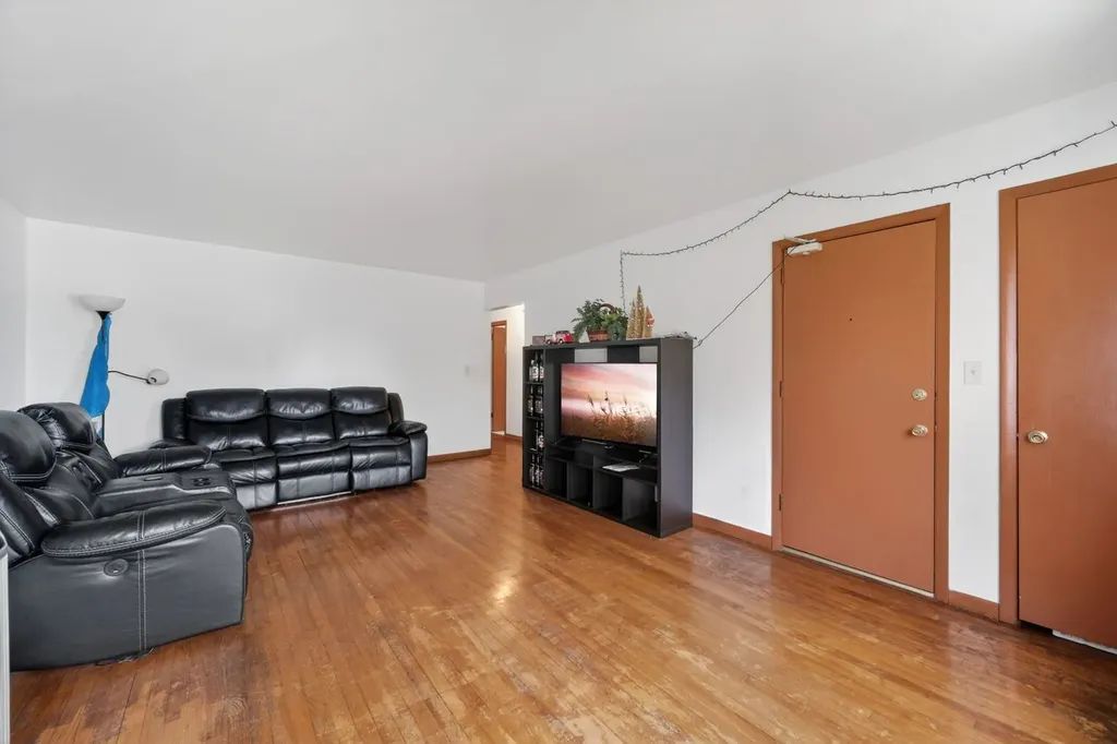 227 South Hale Street Addison IL 60101