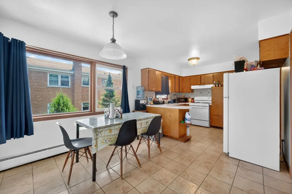 227 South Hale Street Addison IL 60101