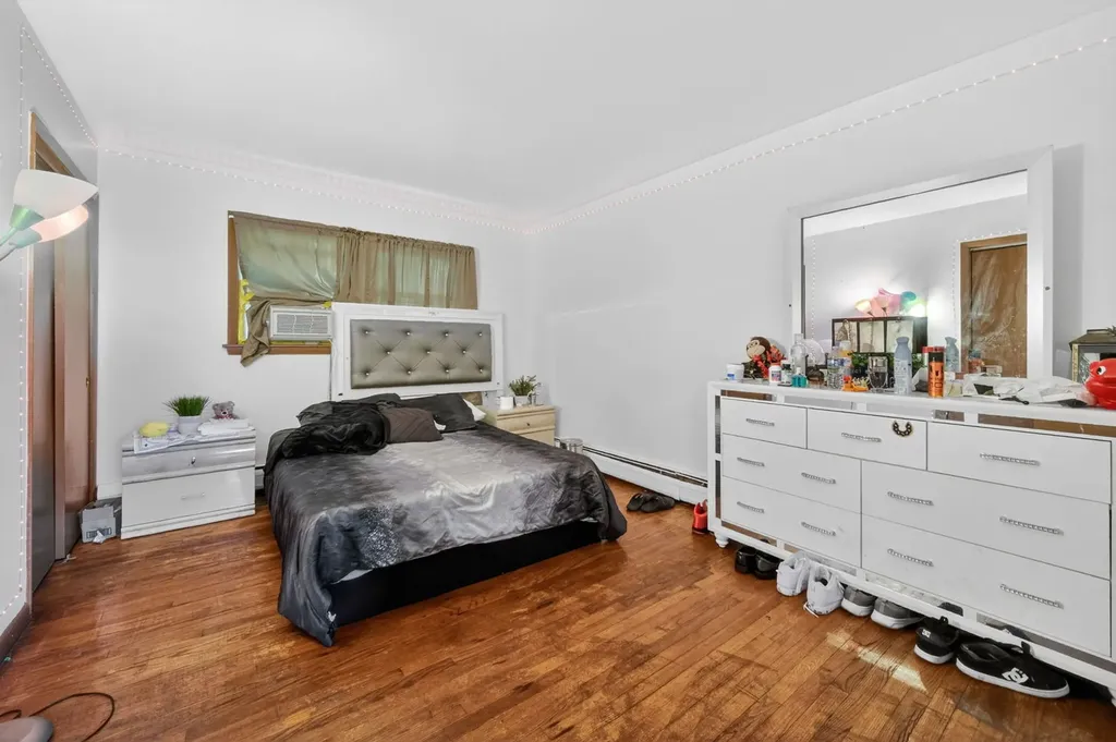 227 South Hale Street Addison IL 60101