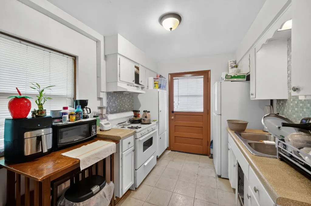 227 South Hale Street Addison IL 60101