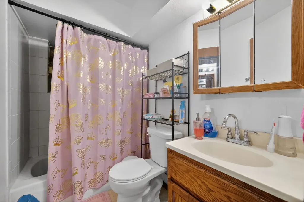 227 South Hale Street Addison IL 60101