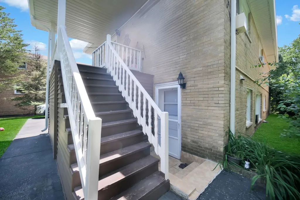 227 South Hale Street Addison IL 60101