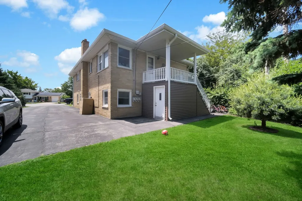 227 South Hale Street Addison IL 60101