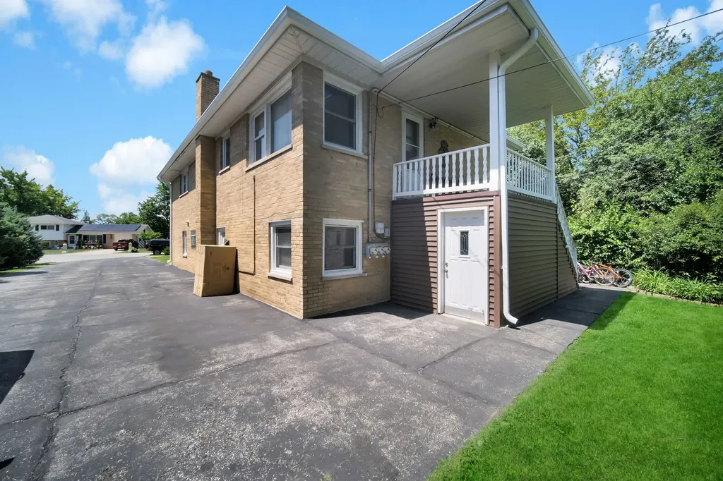 227 South Hale Street Addison IL 60101