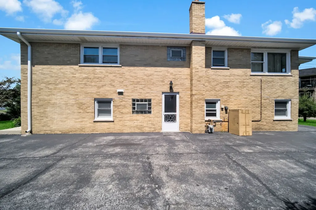 227 South Hale Street Addison IL 60101