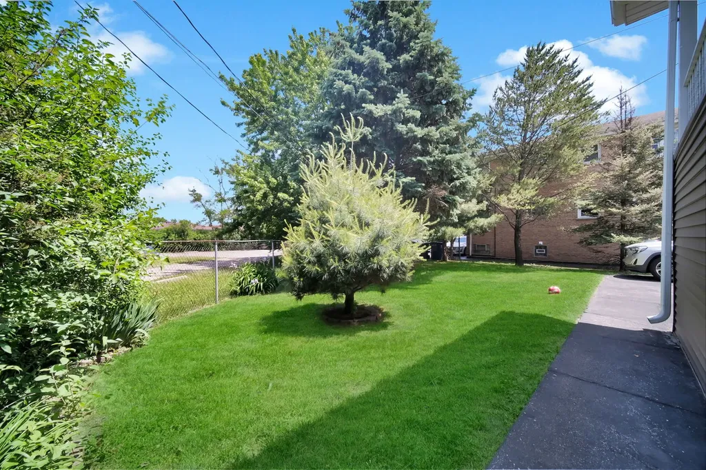 227 South Hale Street Addison IL 60101