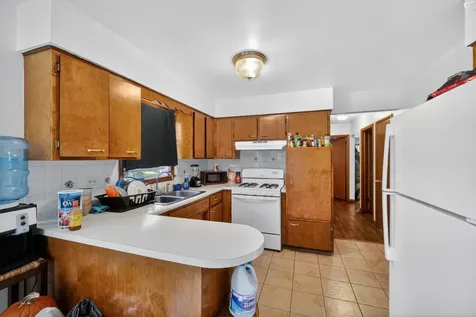 227 South Hale Street Addison IL 60101
