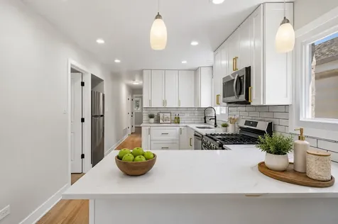 10439 South Drake Avenue Chicago IL 60655