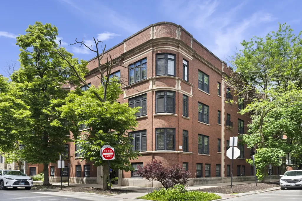 510 West Surf Street Chicago IL 60657