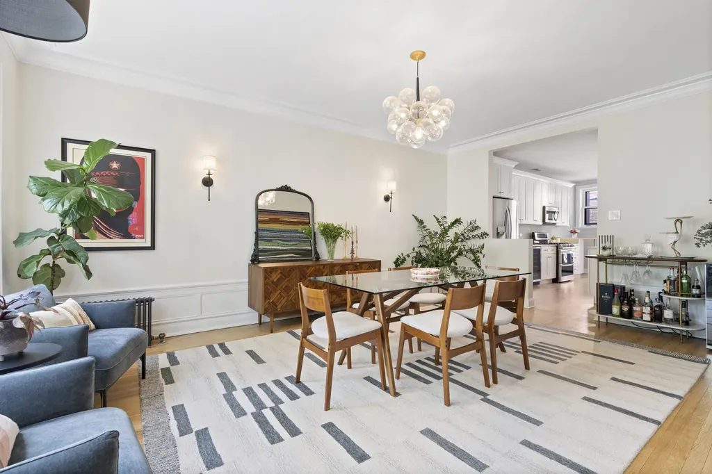 510 West Surf Street Chicago IL 60657