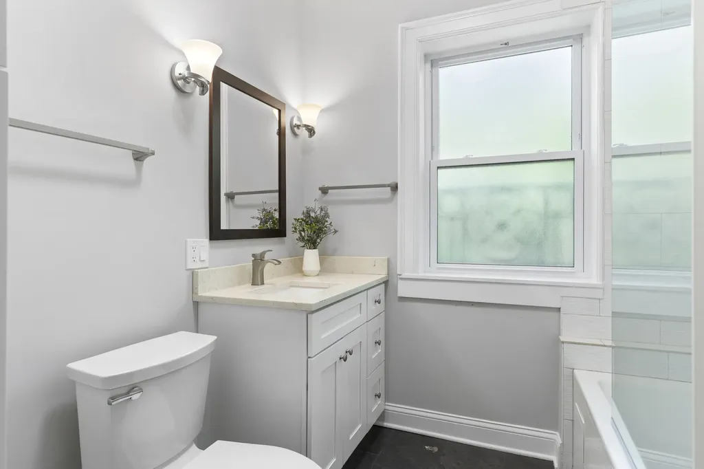 510 West Surf Street Chicago IL 60657