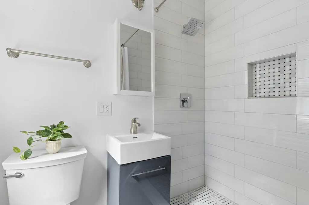 510 West Surf Street Chicago IL 60657
