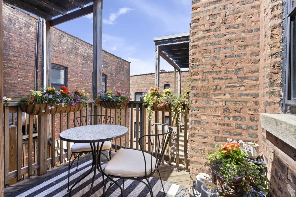510 West Surf Street Chicago IL 60657
