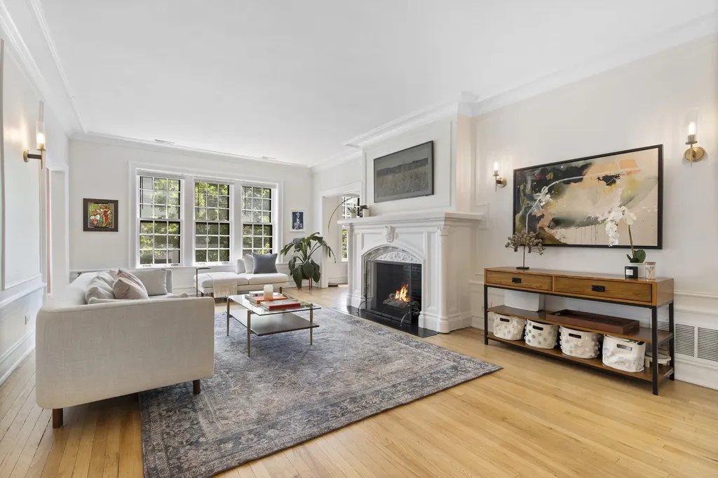 510 West Surf Street Chicago IL 60657