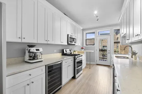 510 West Surf Street Chicago IL 60657