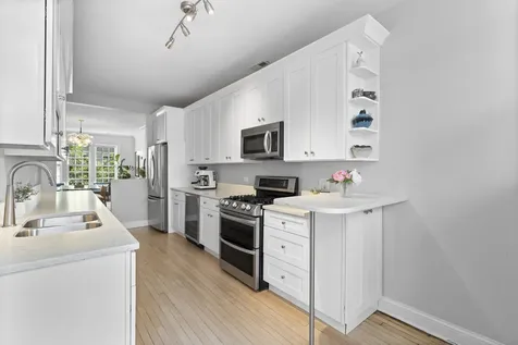 510 West Surf Street Chicago IL 60657