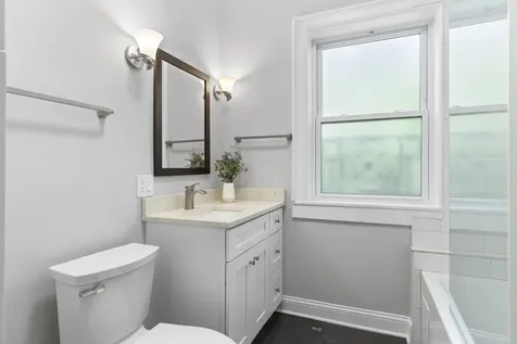 510 West Surf Street Chicago IL 60657