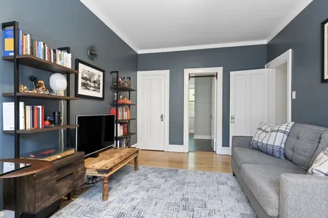 510 West Surf Street Chicago IL 60657